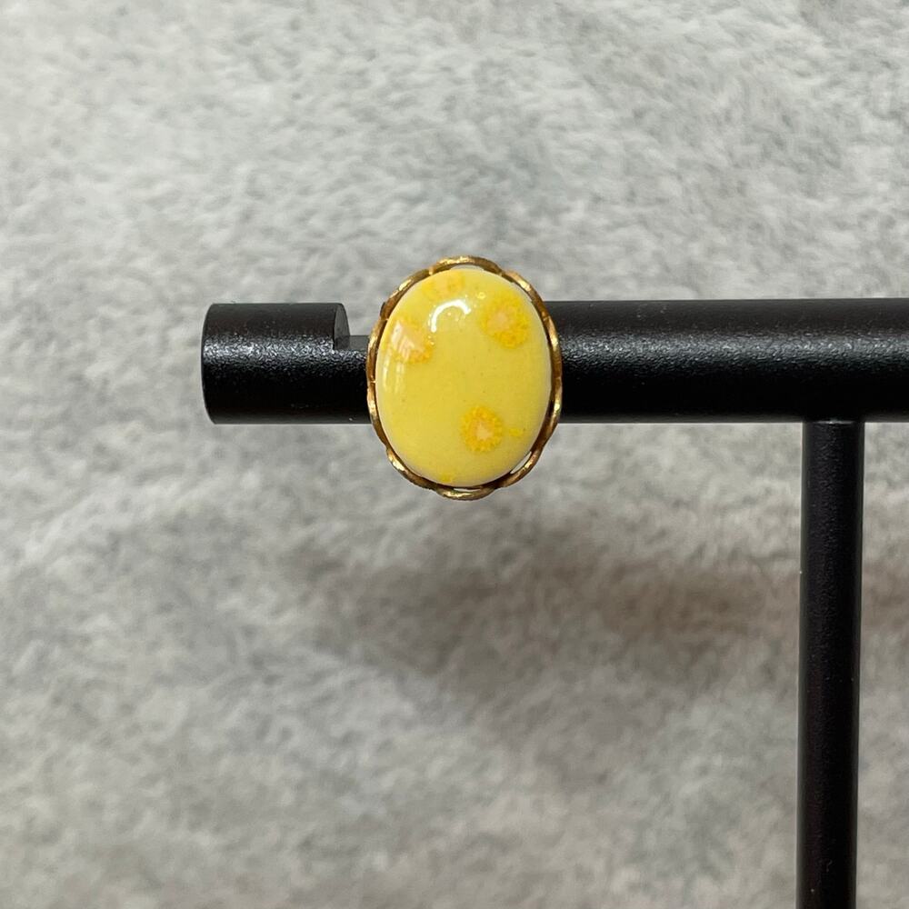 Vintage 80s stud earrings yellow two-tone ceramic - Picture 3 of 5